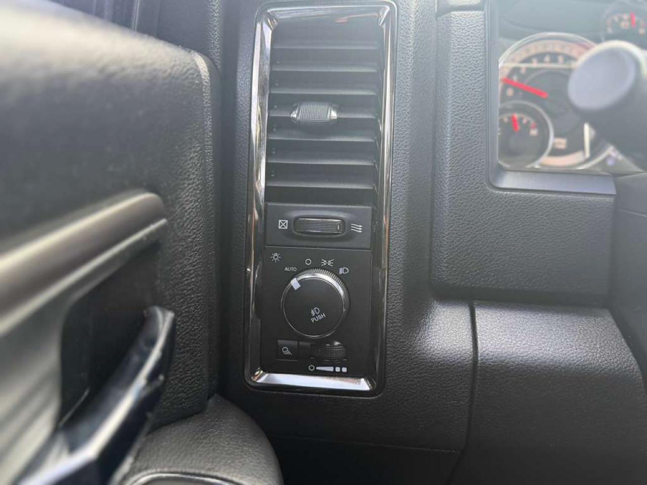 RAM 1500 Sport 4x4 Crew Cab 5'7" Box 2014