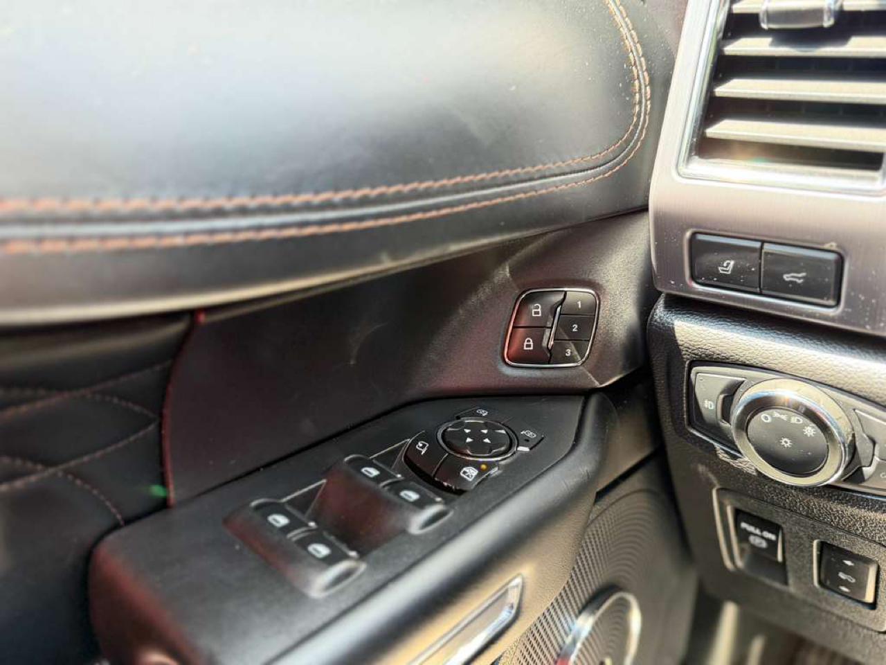 Ford Expedition Platinum 4WD 2021