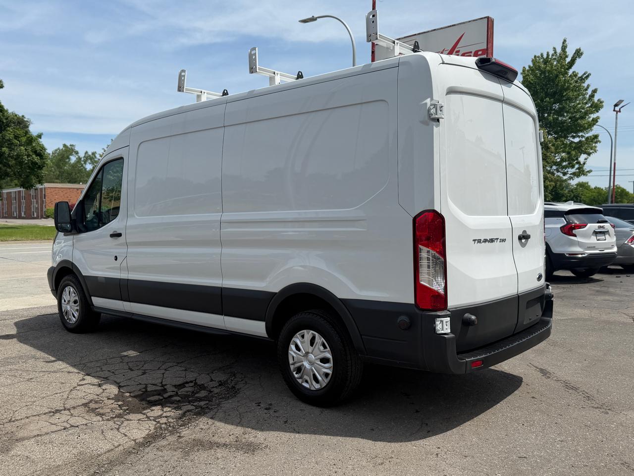 Ford Transit 250 Van Med. Roof w/Sliding Pass. 148-in. WB 2018