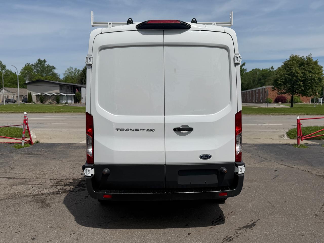 Ford Transit 250 Van Med. Roof w/Sliding Pass. 148-in. WB 2018
