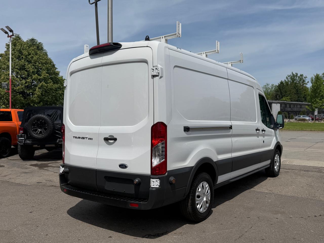 Ford Transit 250 Van Med. Roof w/Sliding Pass. 148-in. WB 2018