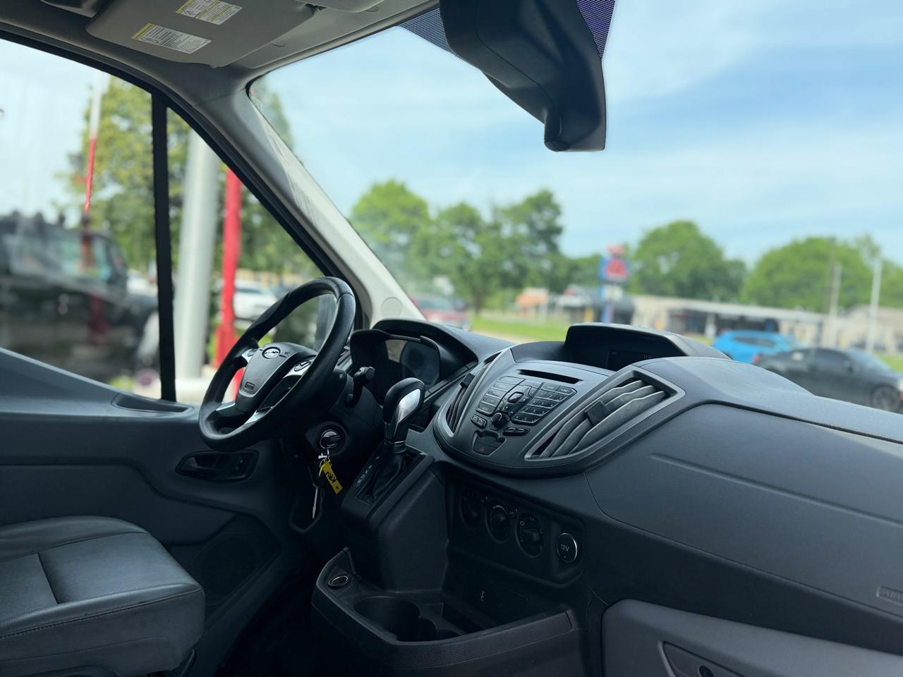 Ford Transit 250 Van Med. Roof w/Sliding Pass. 148-in. WB 2018