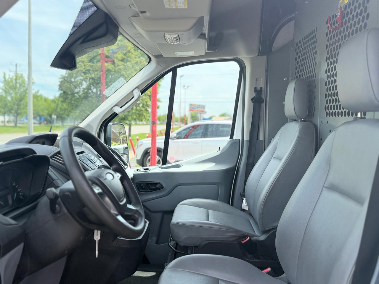 Ford Transit 250 Van Med. Roof w/Sliding Pass. 148-in. WB 2018