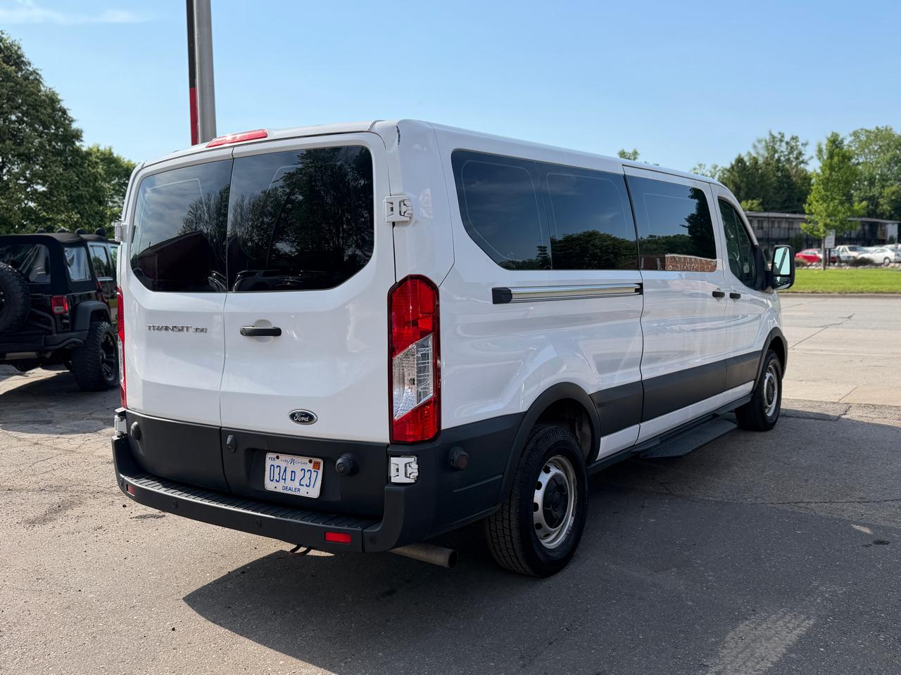 Ford Transit 350 Wagon Low Roof XL w/Sliding Pass. 148-in. WB 2020