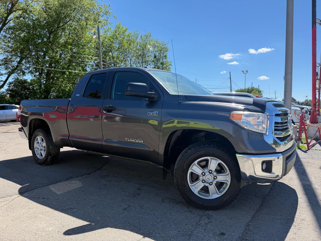 Toyota Tundra SR5 5.7L V8 Double Cab 4WD 2016