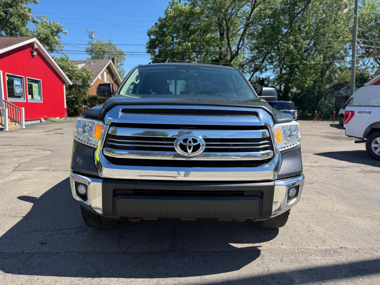 Toyota Tundra SR5 5.7L V8 Double Cab 4WD 2016