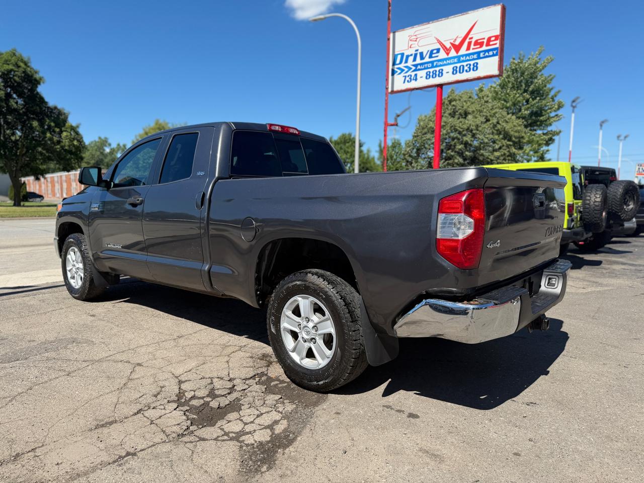 Toyota Tundra SR5 5.7L V8 Double Cab 4WD 2016