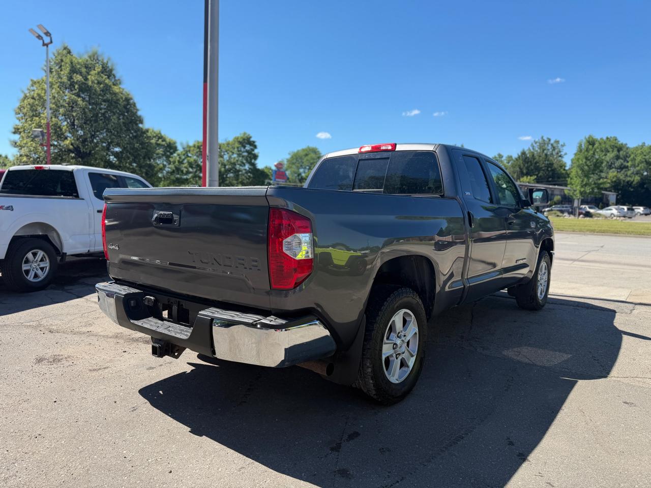 Toyota Tundra SR5 5.7L V8 Double Cab 4WD 2016