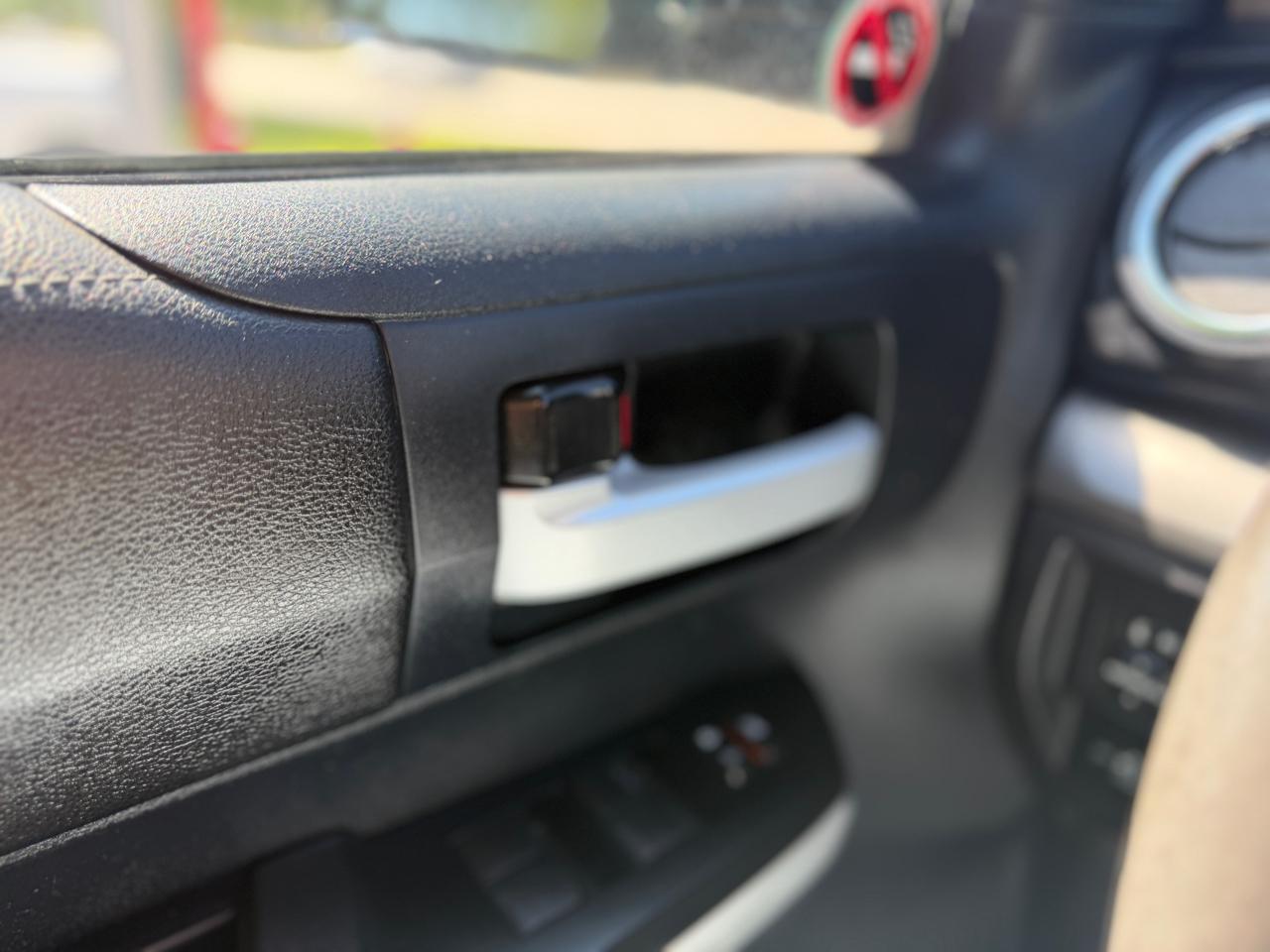 Toyota Tundra SR5 5.7L V8 Double Cab 4WD 2016