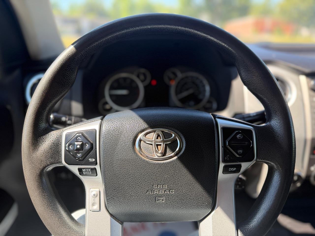 Toyota Tundra SR5 5.7L V8 Double Cab 4WD 2016