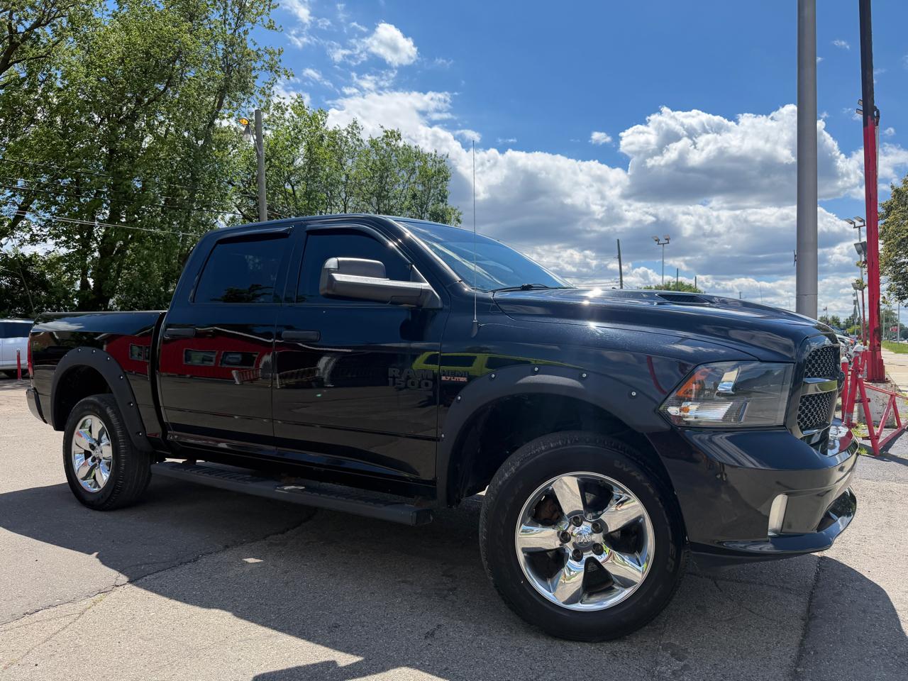 RAM 1500 Classic Express 4x4 Crew Cab 5'7" Box 2019