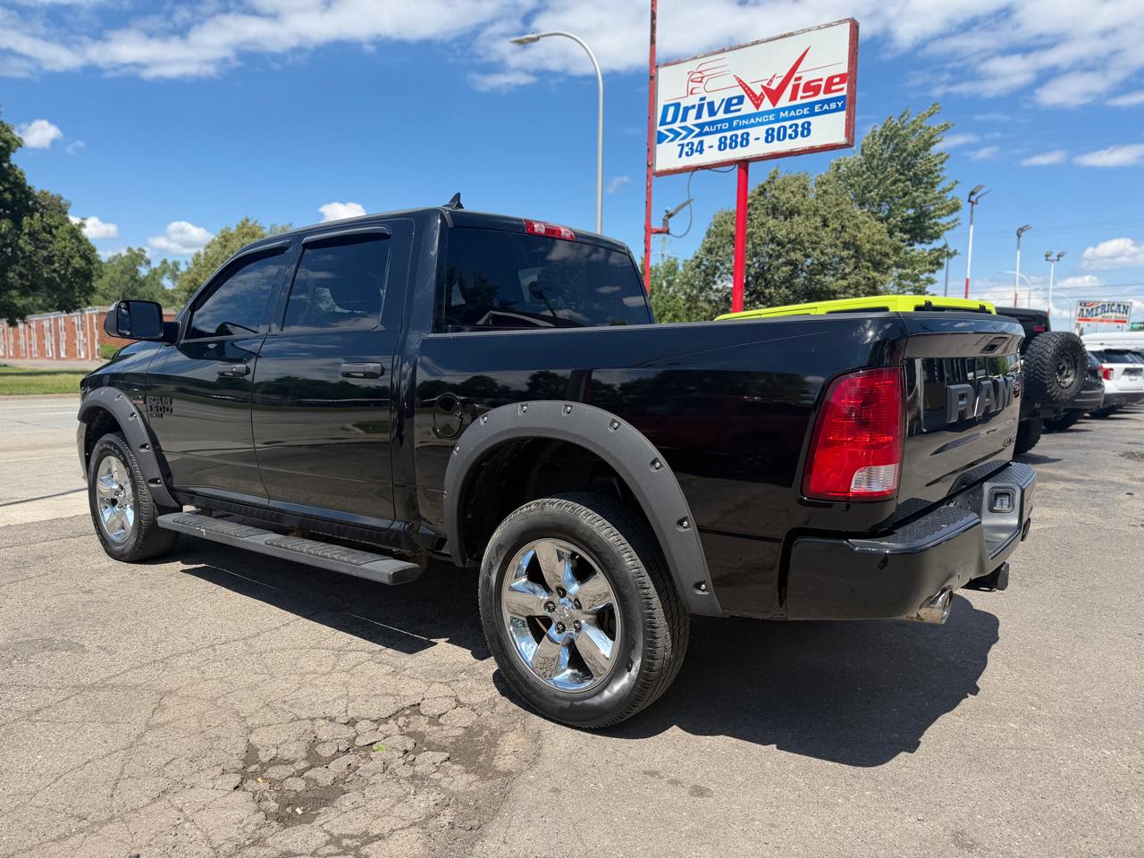 RAM 1500 Classic Express 4x4 Crew Cab 5'7" Box 2019