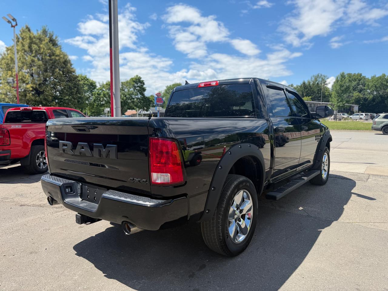 RAM 1500 Classic Express 4x4 Crew Cab 5'7" Box 2019