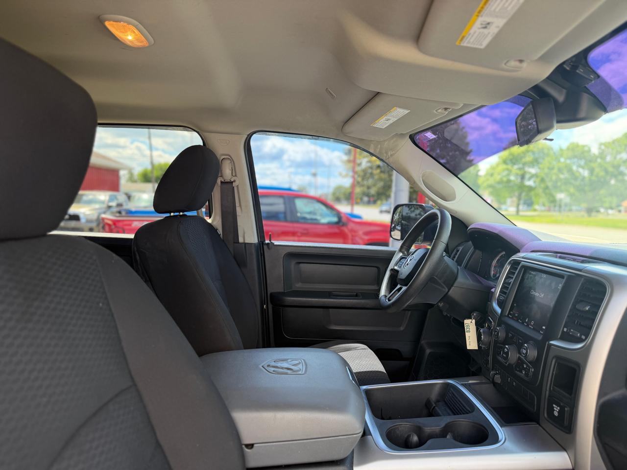 RAM 1500 Classic Express 4x4 Crew Cab 5'7" Box 2019