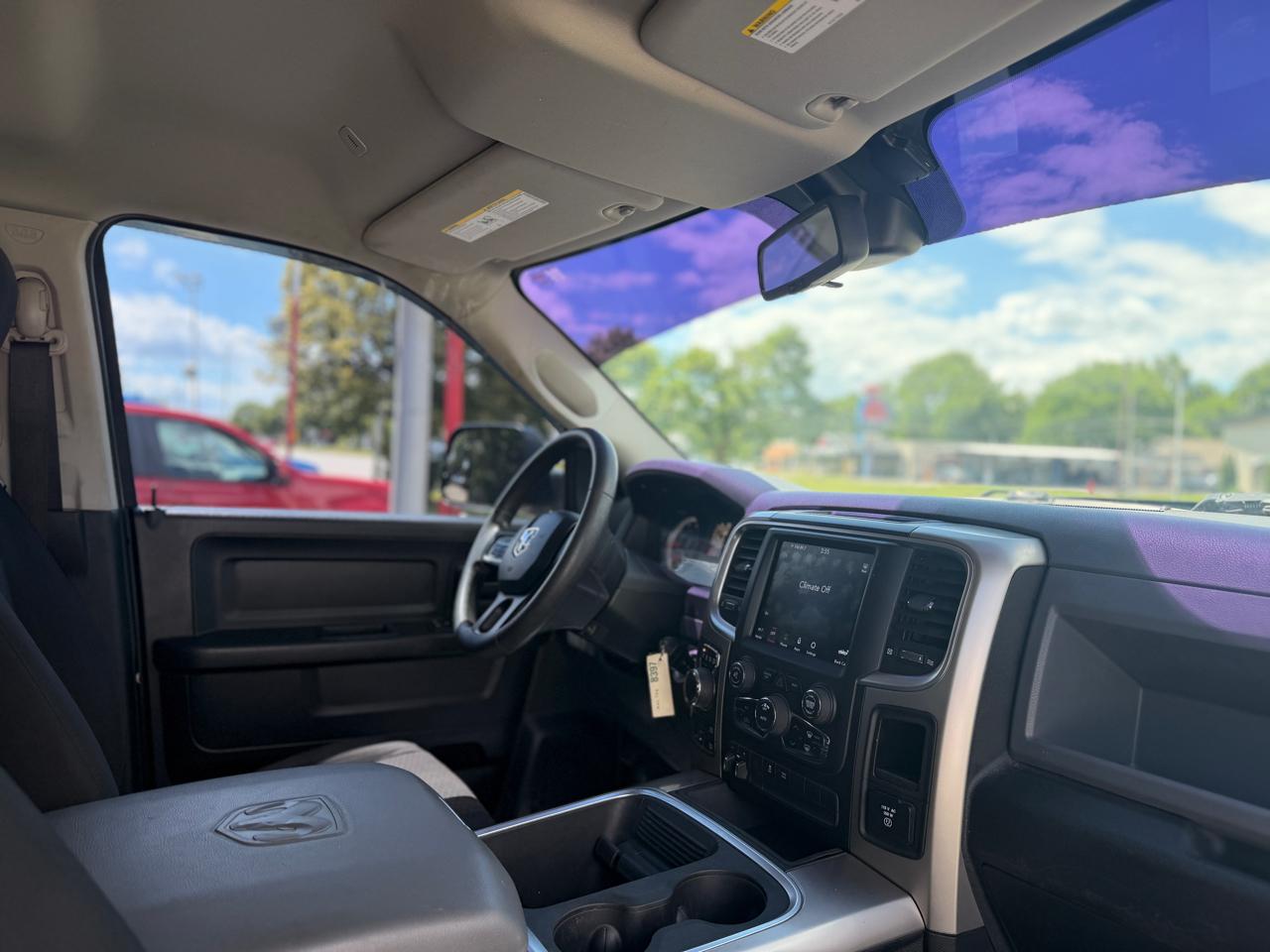 RAM 1500 Classic Express 4x4 Crew Cab 5'7" Box 2019