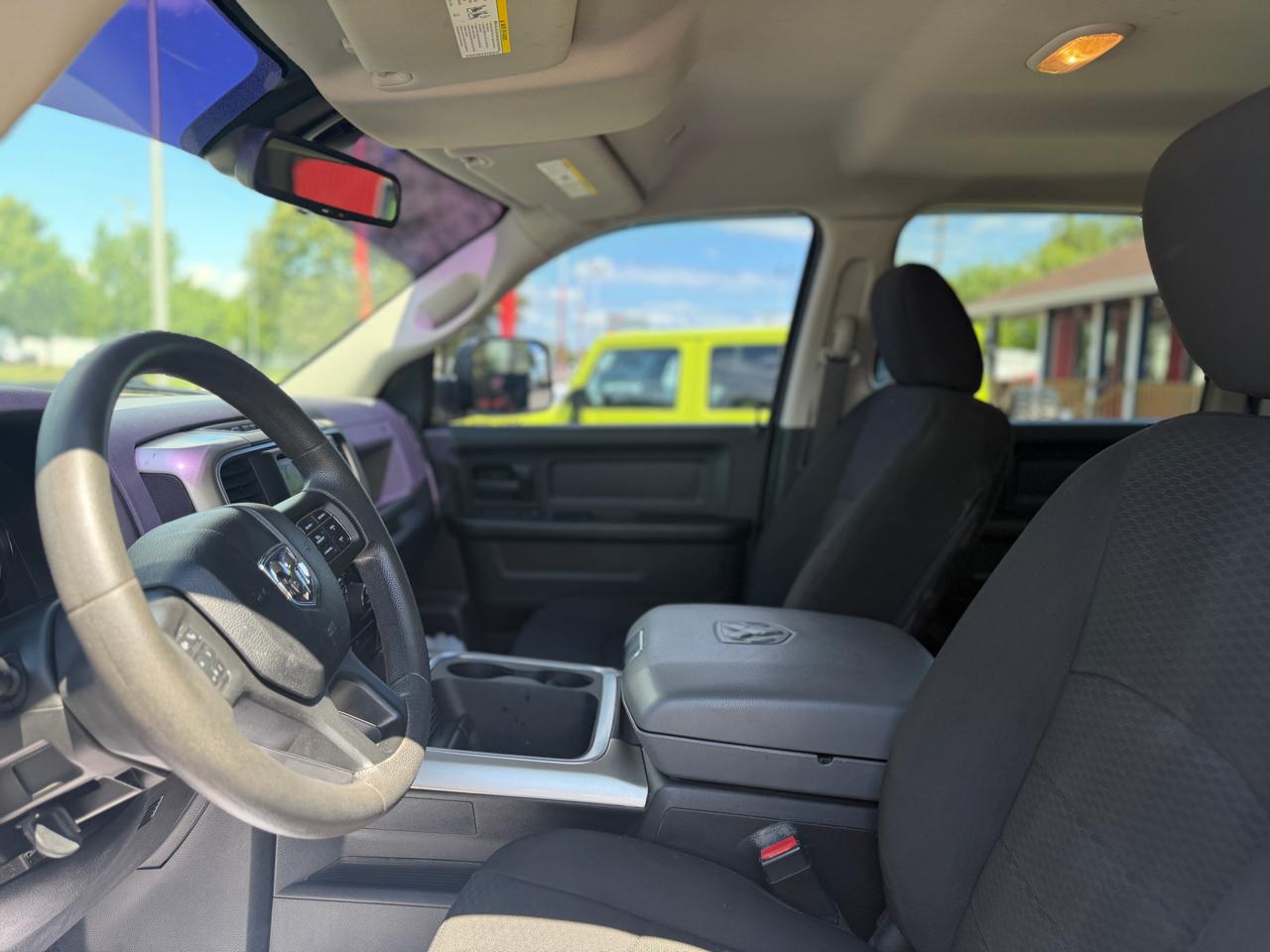 RAM 1500 Classic Express 4x4 Crew Cab 5'7" Box 2019