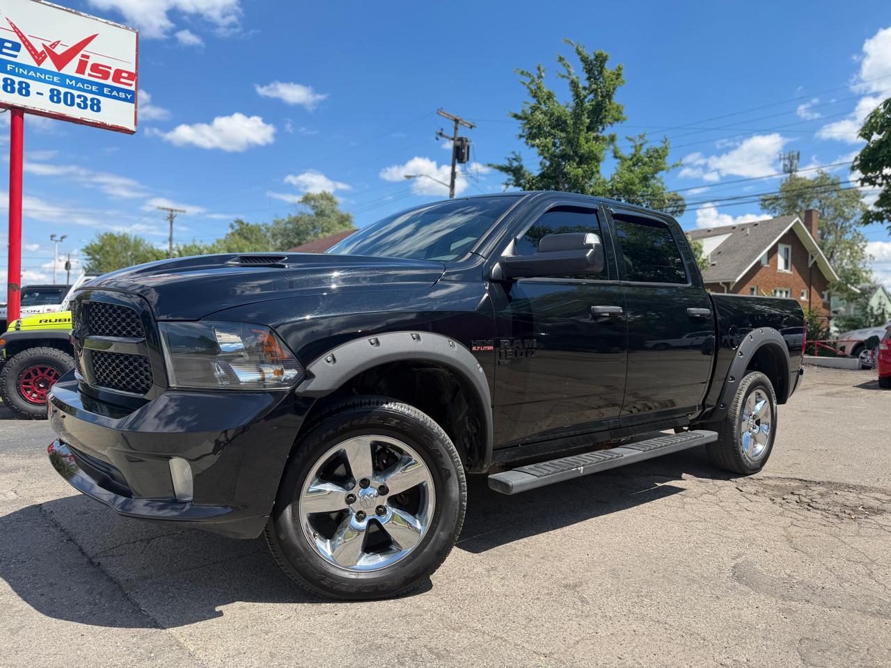 2019 RAM 1500 Classic Express 4x4 Crew Cab 5'7" Box