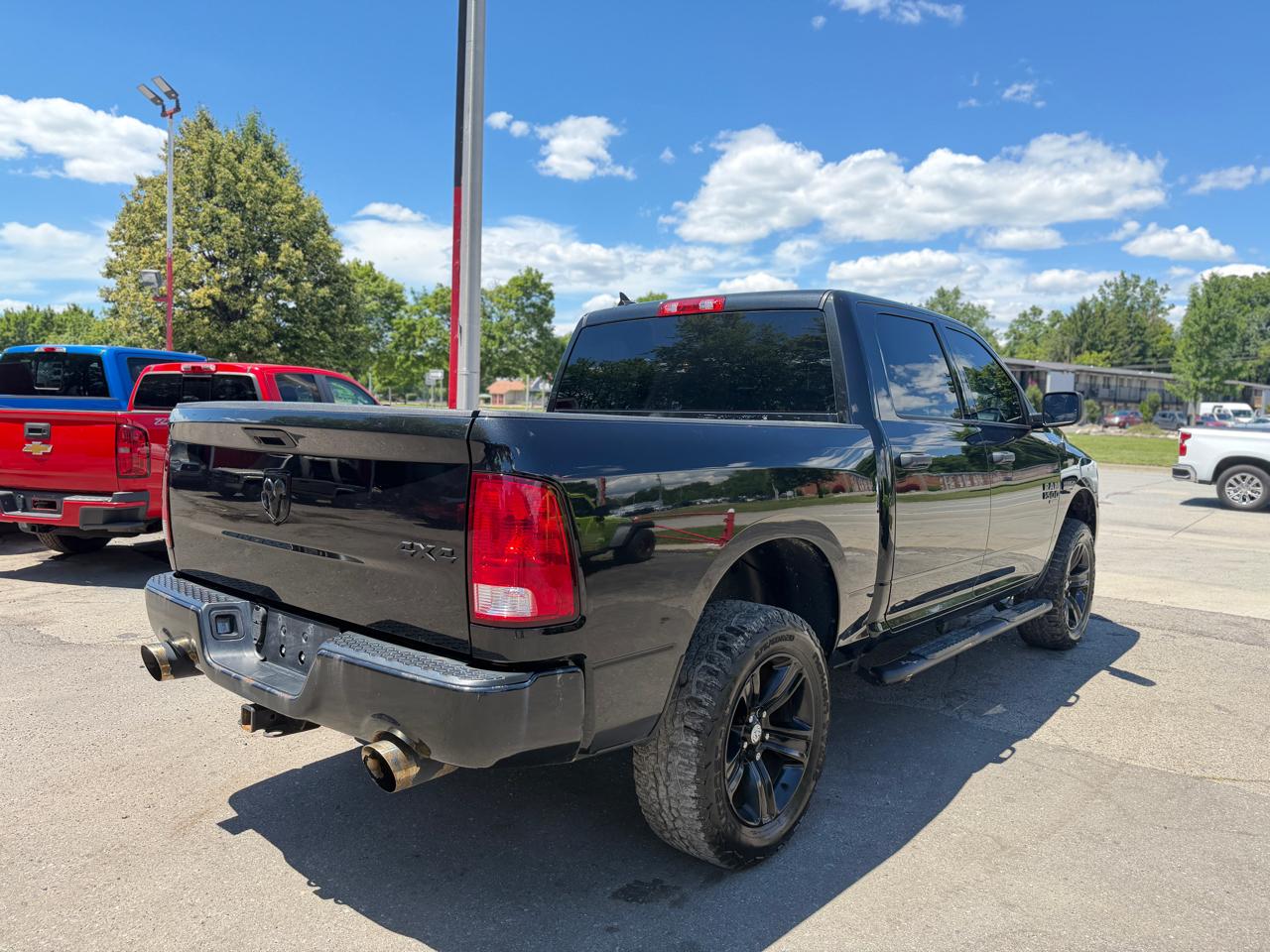 RAM 1500 Classic Express 4x4 Crew Cab 5'7" Box 2019