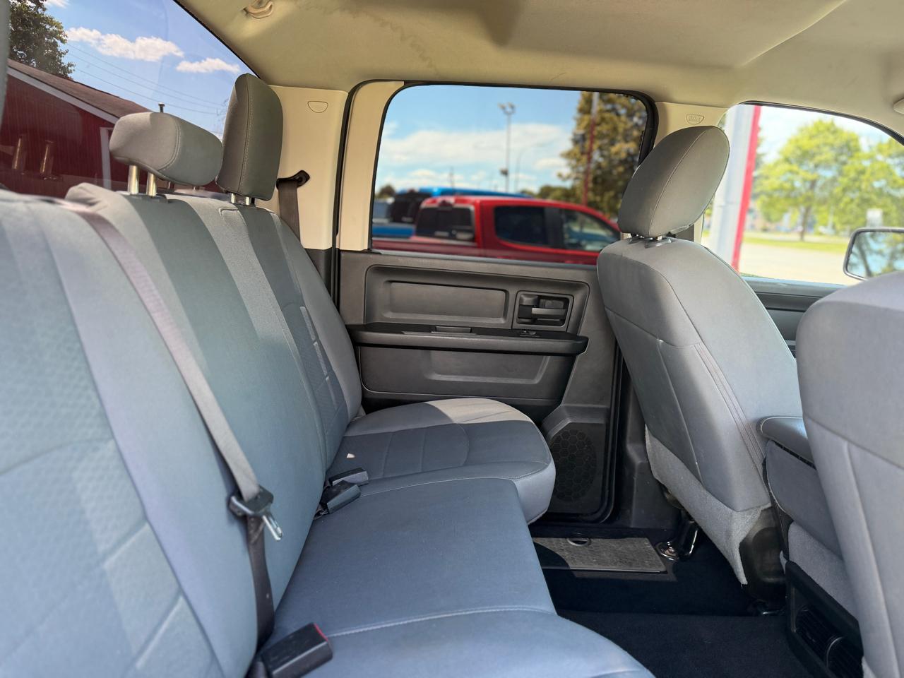 RAM 1500 Classic Express 4x4 Crew Cab 5'7" Box 2019