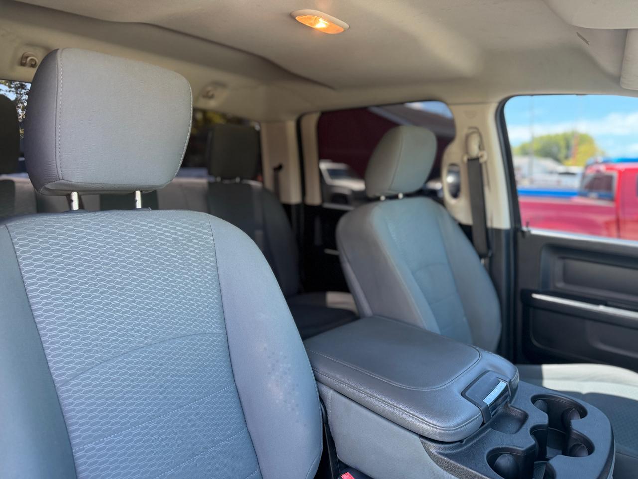 RAM 1500 Classic Express 4x4 Crew Cab 5'7" Box 2019