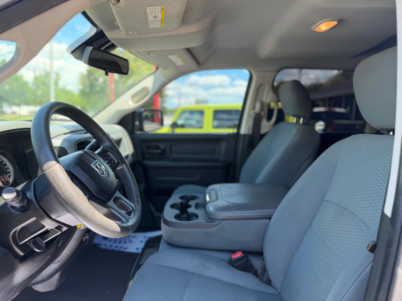 RAM 1500 Classic Express 4x4 Crew Cab 5'7" Box 2019