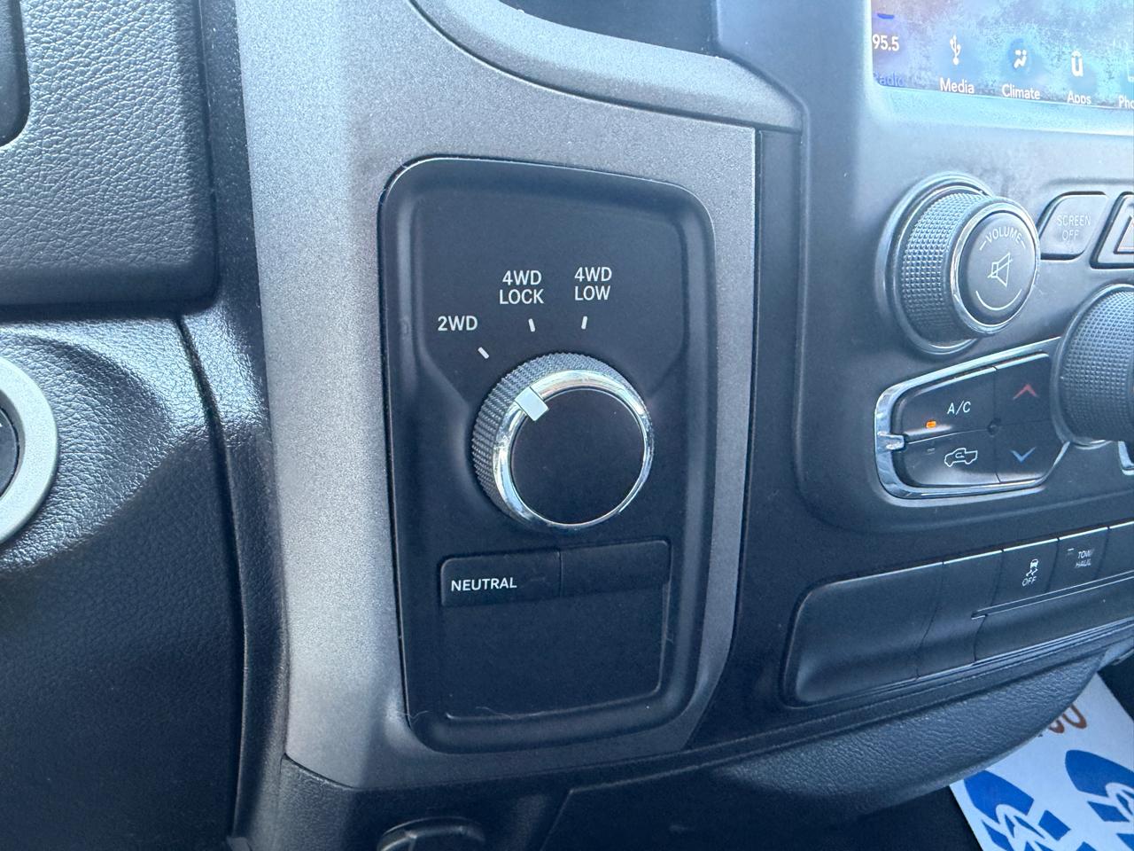 RAM 1500 Classic Express 4x4 Crew Cab 5'7" Box 2019