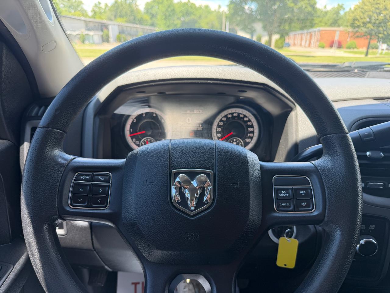 RAM 1500 Classic Express 4x4 Crew Cab 5'7" Box 2019