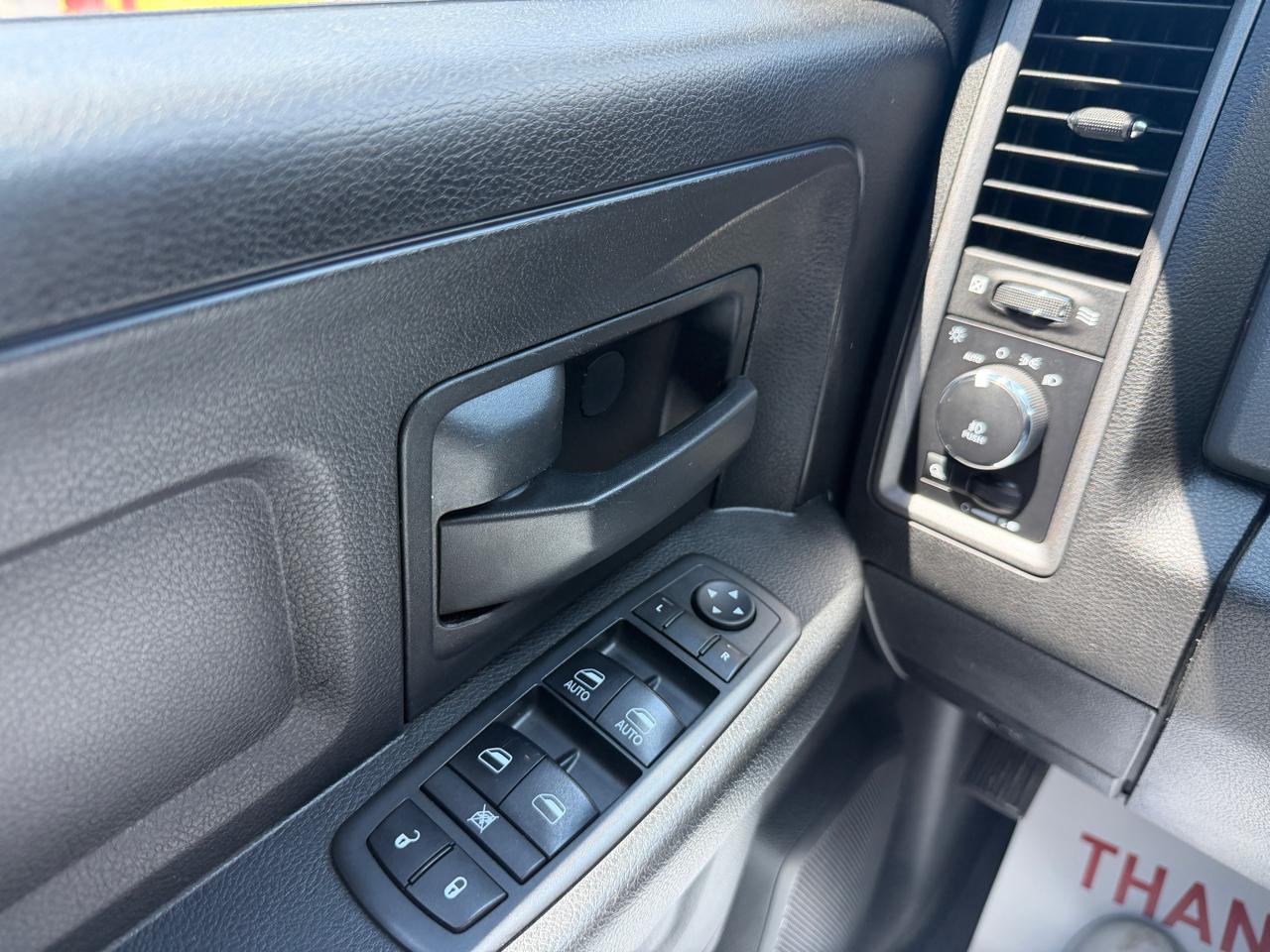 RAM 1500 Classic Express 4x4 Crew Cab 5'7" Box 2019