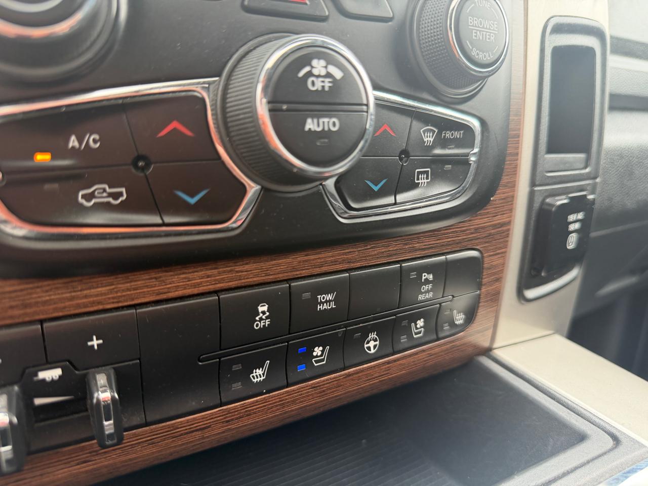 RAM 1500 Laramie Crew Cab 4WD 2017