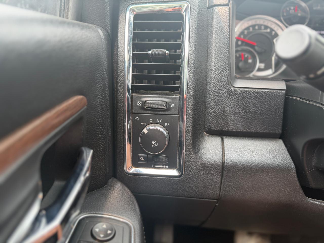 RAM 1500 Laramie Crew Cab 4WD 2017
