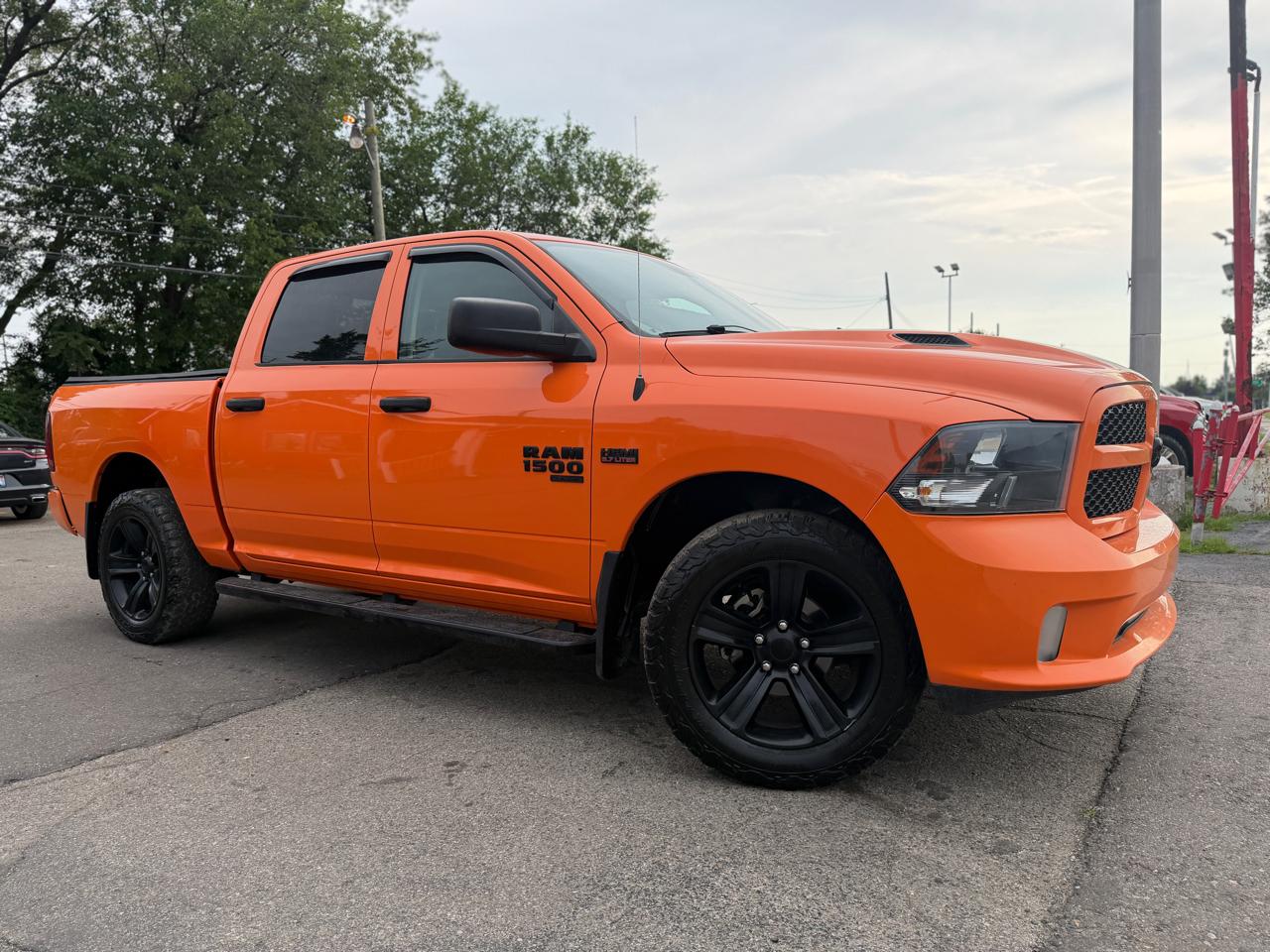 RAM 1500 Classic Express 4x4 Crew Cab 5'7" Box 2019