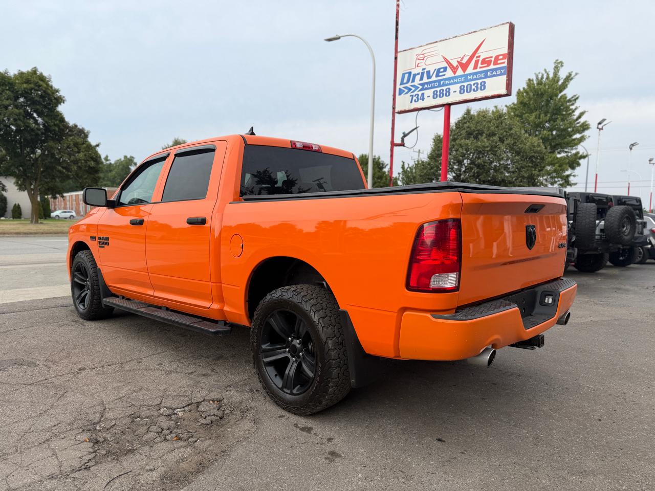 RAM 1500 Classic Express 4x4 Crew Cab 5'7" Box 2019