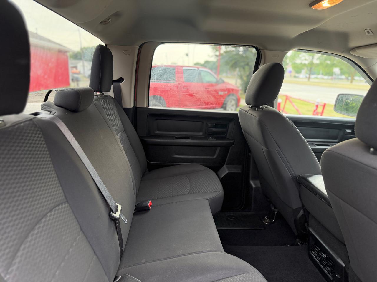 RAM 1500 Classic Express 4x4 Crew Cab 5'7" Box 2019