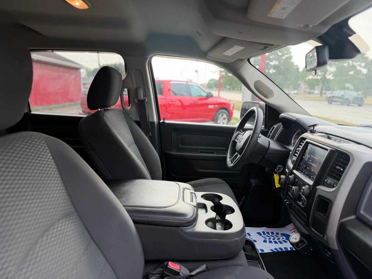 RAM 1500 Classic Express 4x4 Crew Cab 5'7" Box 2019
