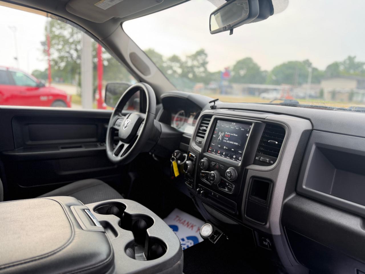 RAM 1500 Classic Express 4x4 Crew Cab 5'7" Box 2019