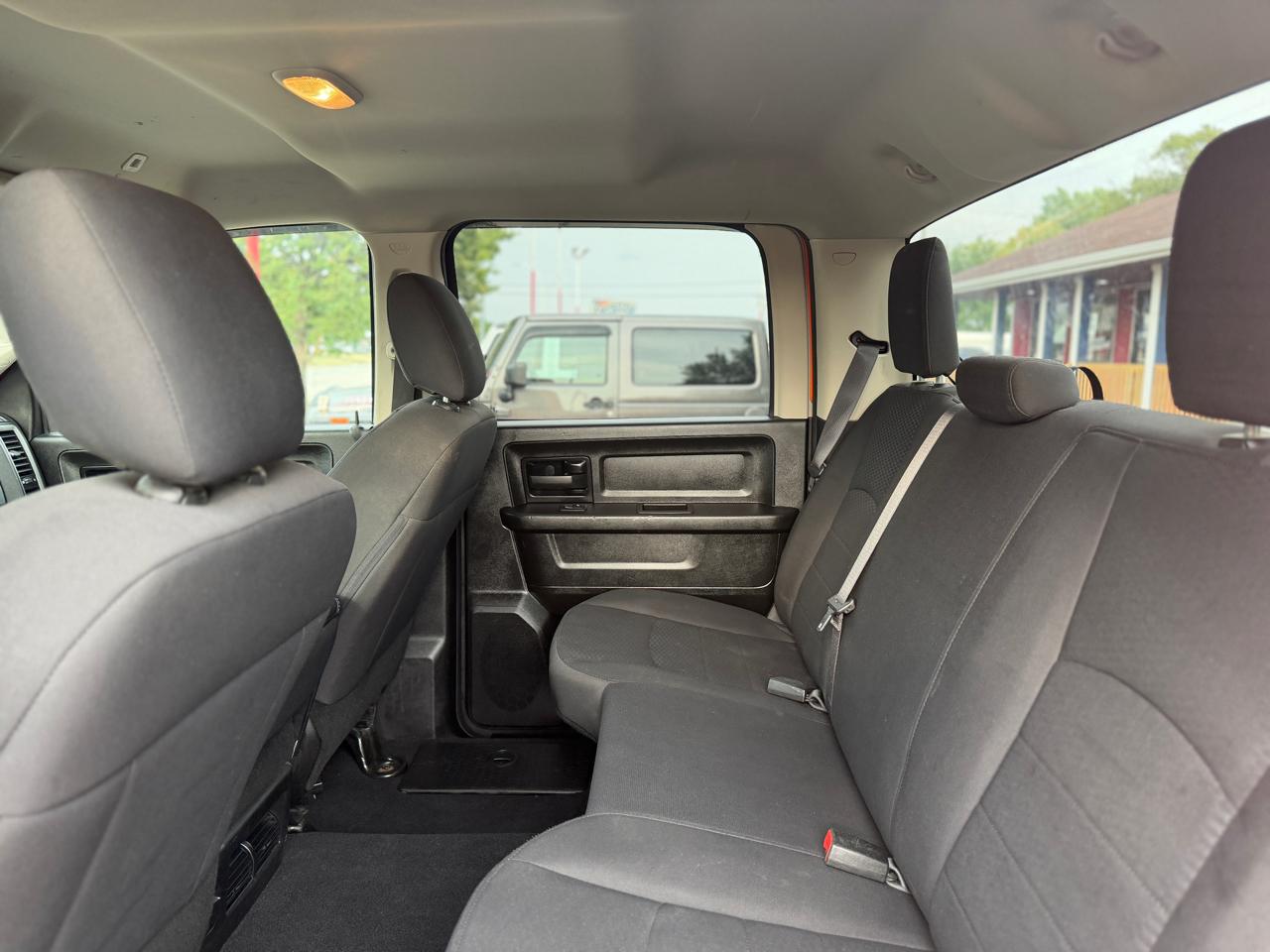 RAM 1500 Classic Express 4x4 Crew Cab 5'7" Box 2019