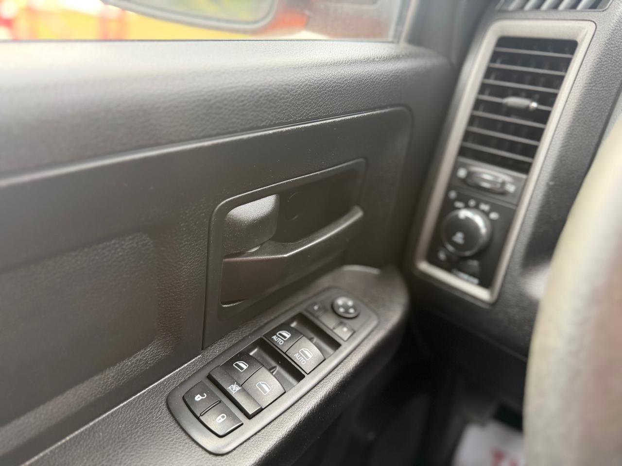RAM 1500 Classic Express 4x4 Crew Cab 5'7" Box 2019