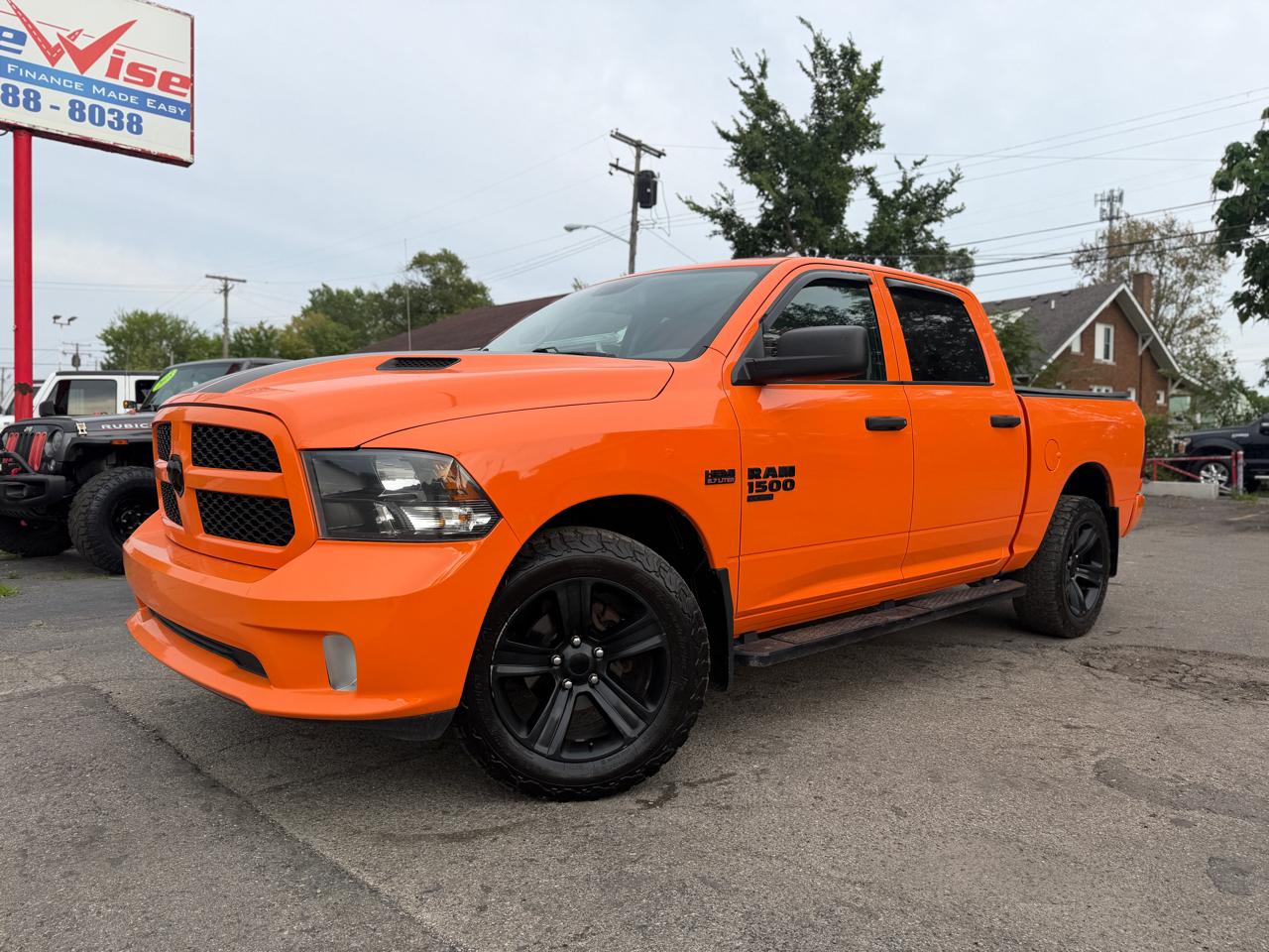 2019 RAM 1500 Classic Express 4x4 Crew Cab 5'7" Box