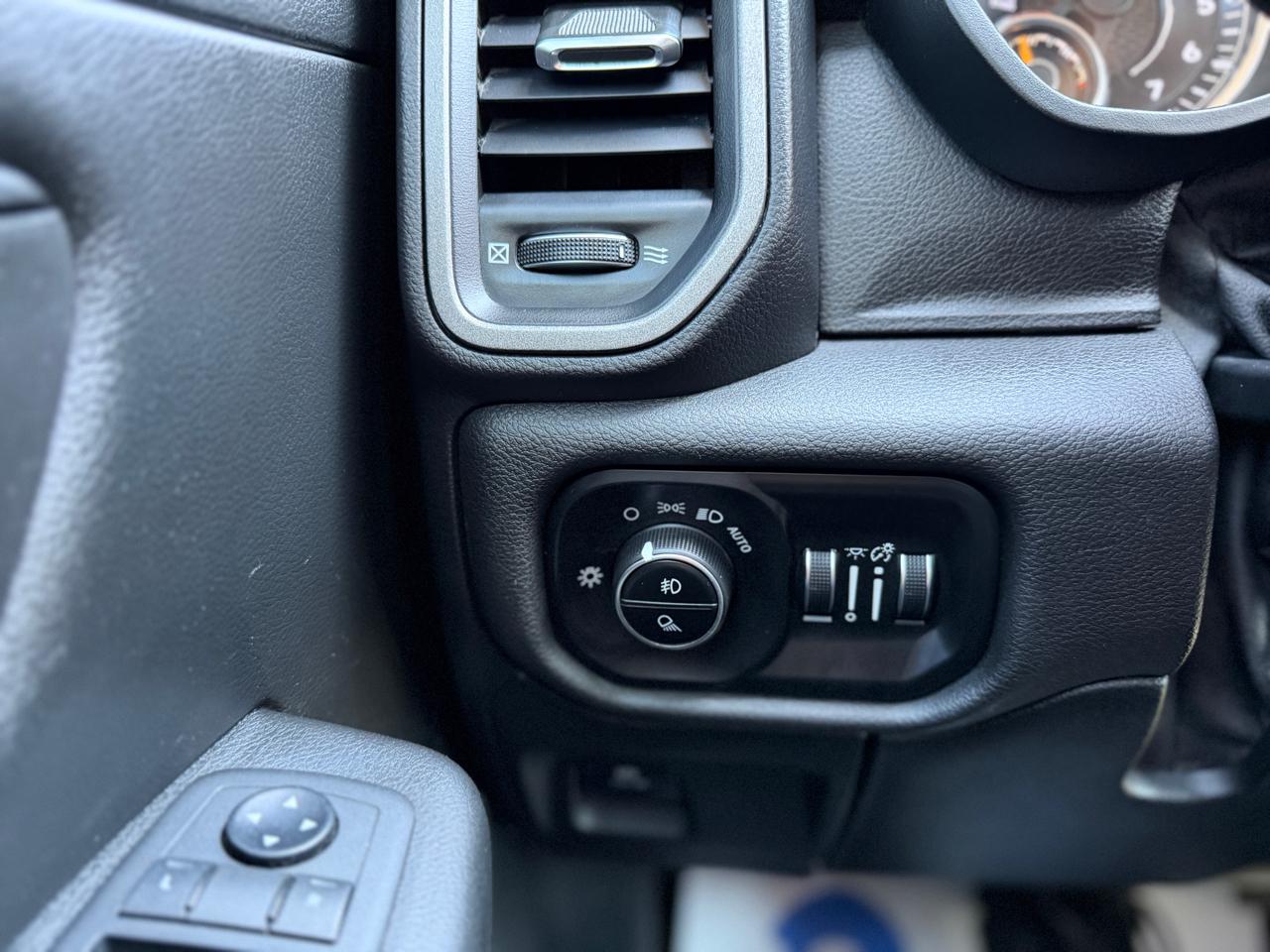 RAM 1500 Tradesman 4x4 Quad Cab 6'4" Box 2019