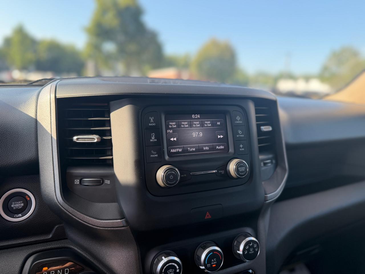 RAM 1500 Tradesman 4x4 Crew Cab 5'7" Box 2020