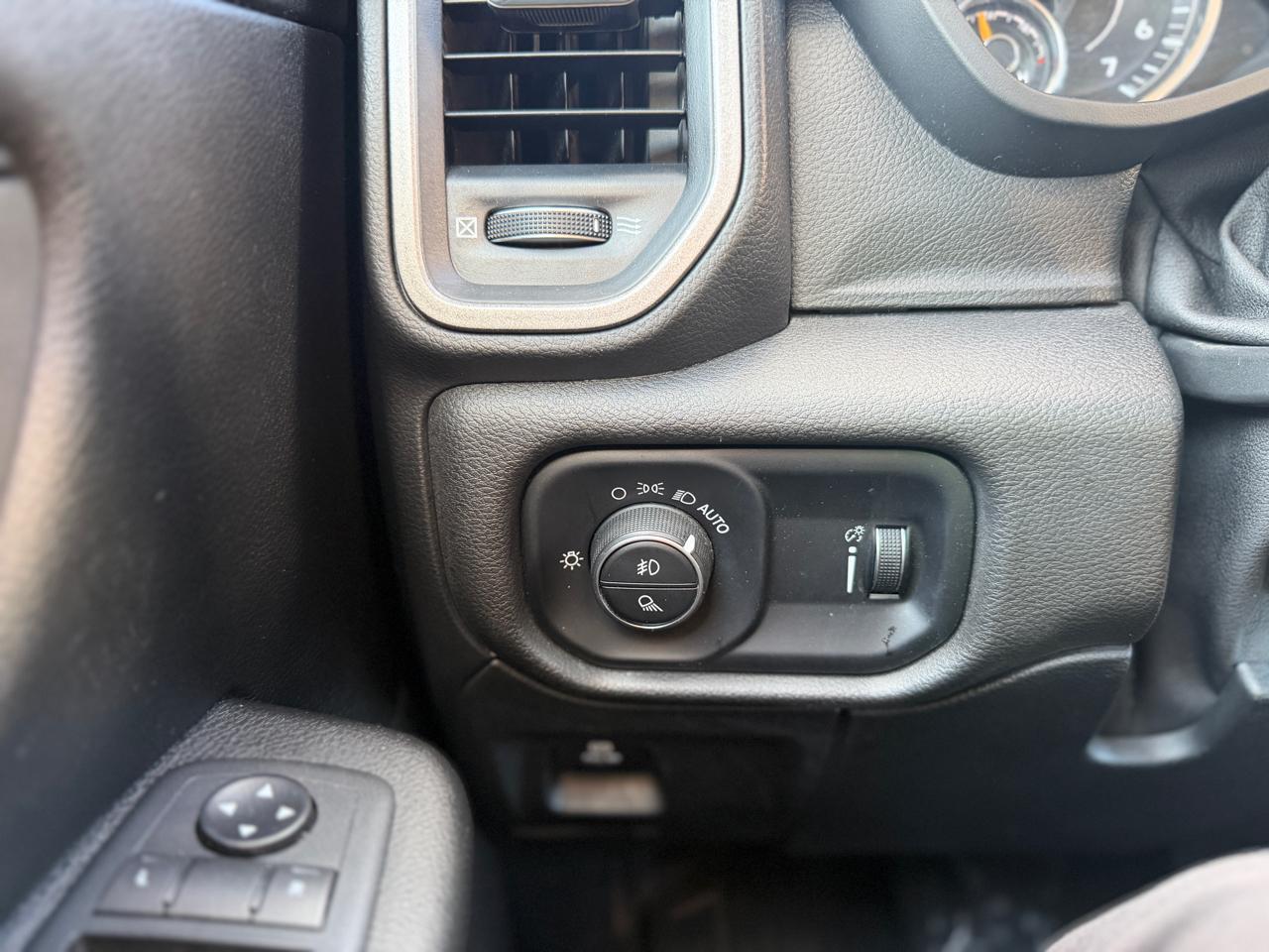 RAM 1500 Tradesman 4x4 Crew Cab 5'7" Box 2020