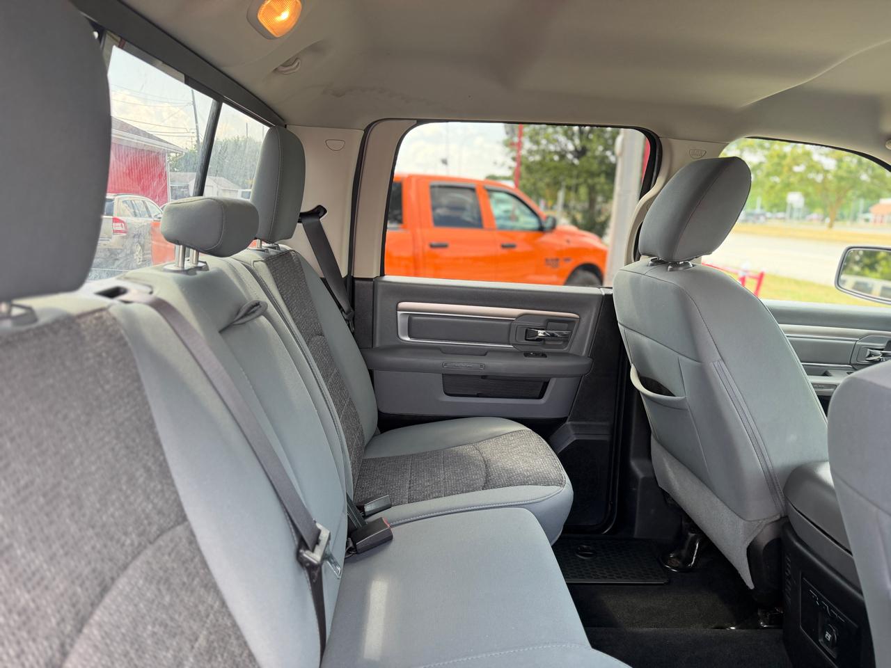 RAM 1500 Big Horn Crew Cab 4WD 2017