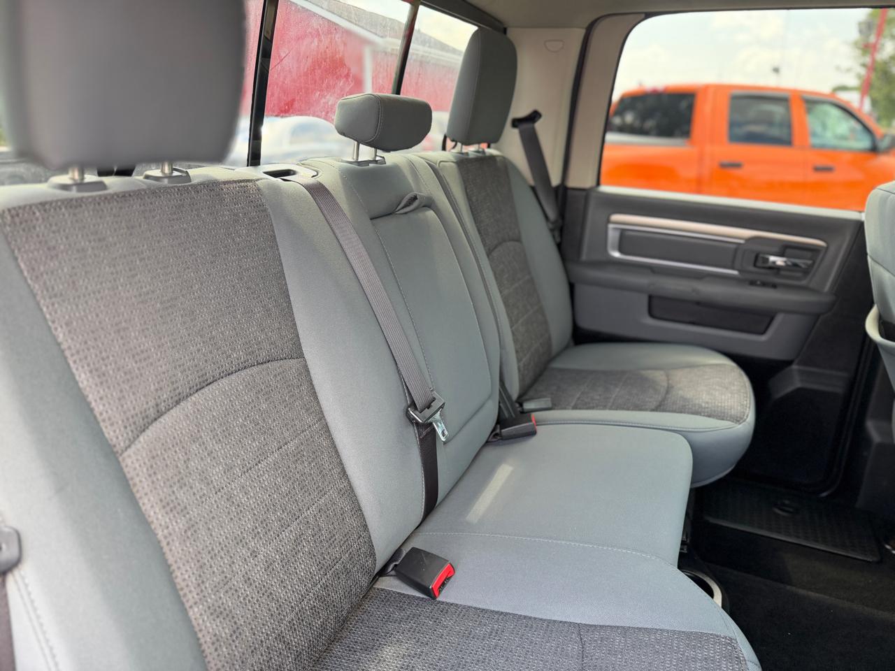 RAM 1500 Big Horn Crew Cab 4WD 2017