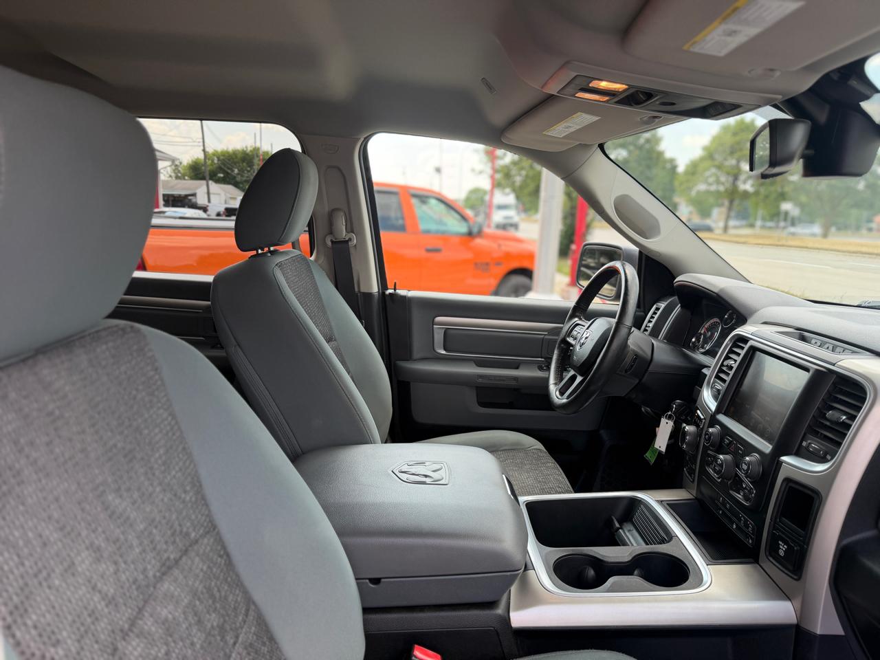 RAM 1500 Big Horn Crew Cab 4WD 2017