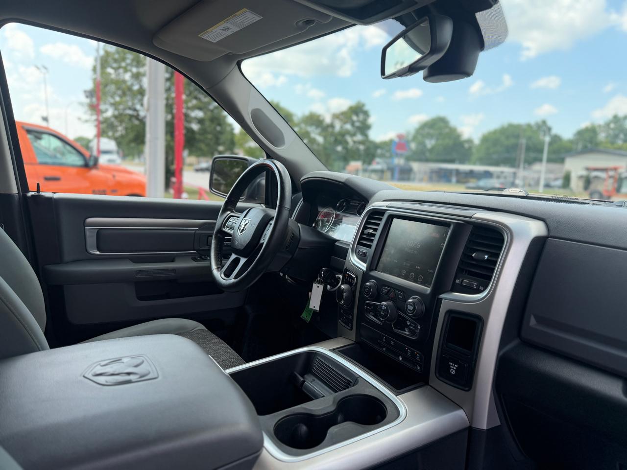 RAM 1500 Big Horn Crew Cab 4WD 2017