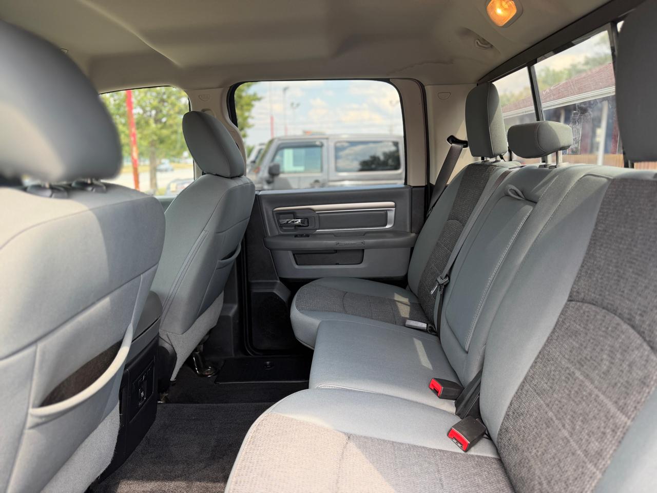 RAM 1500 Big Horn Crew Cab 4WD 2017