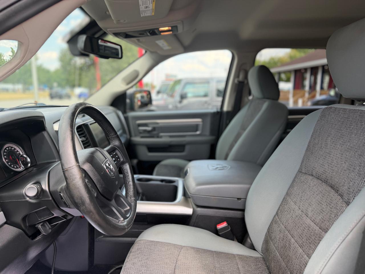 RAM 1500 Big Horn Crew Cab 4WD 2017