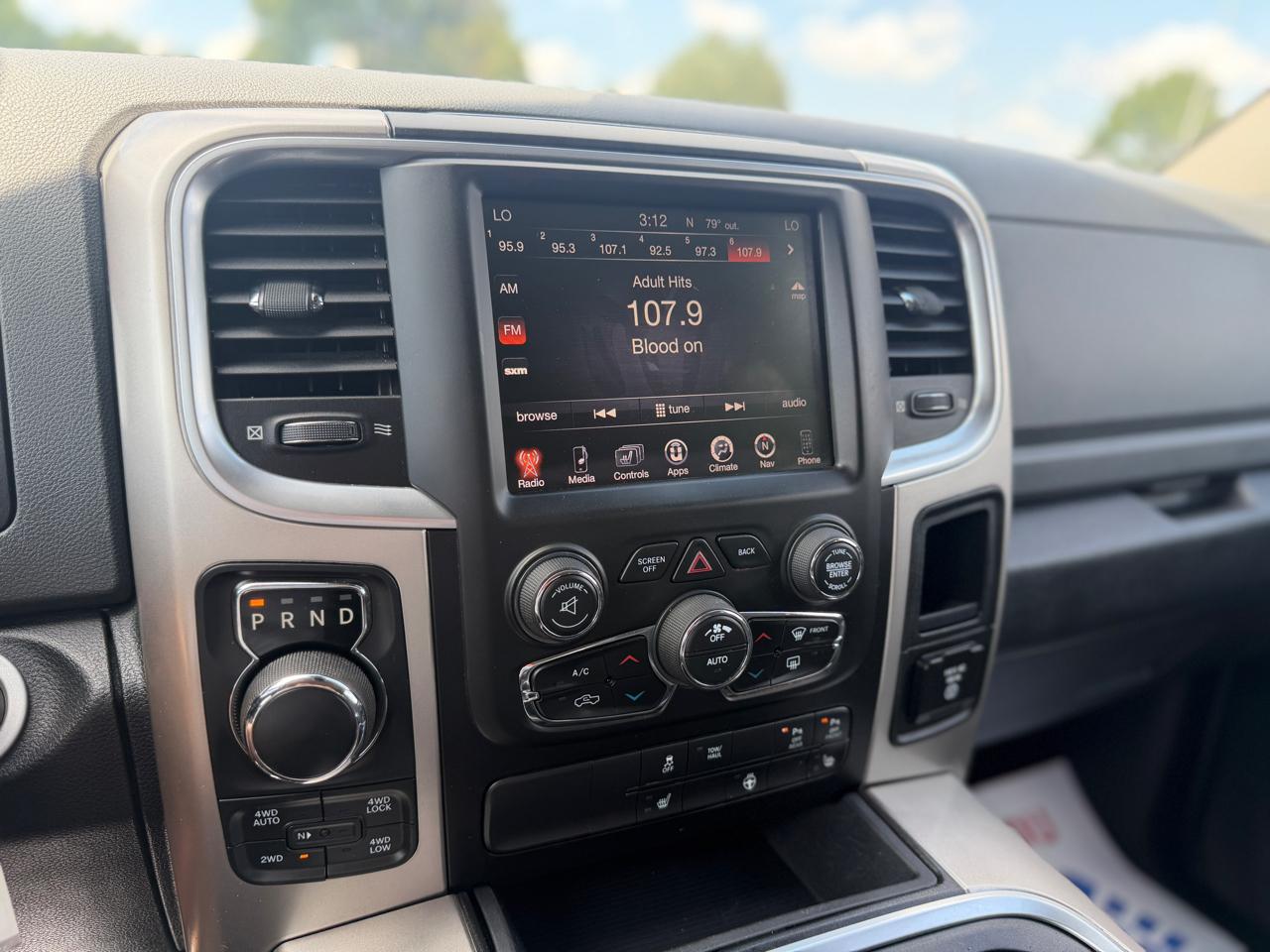 RAM 1500 Big Horn Crew Cab 4WD 2017