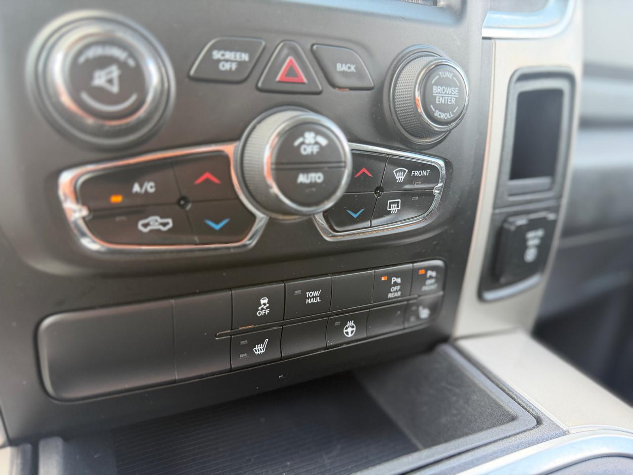 RAM 1500 Big Horn Crew Cab 4WD 2017