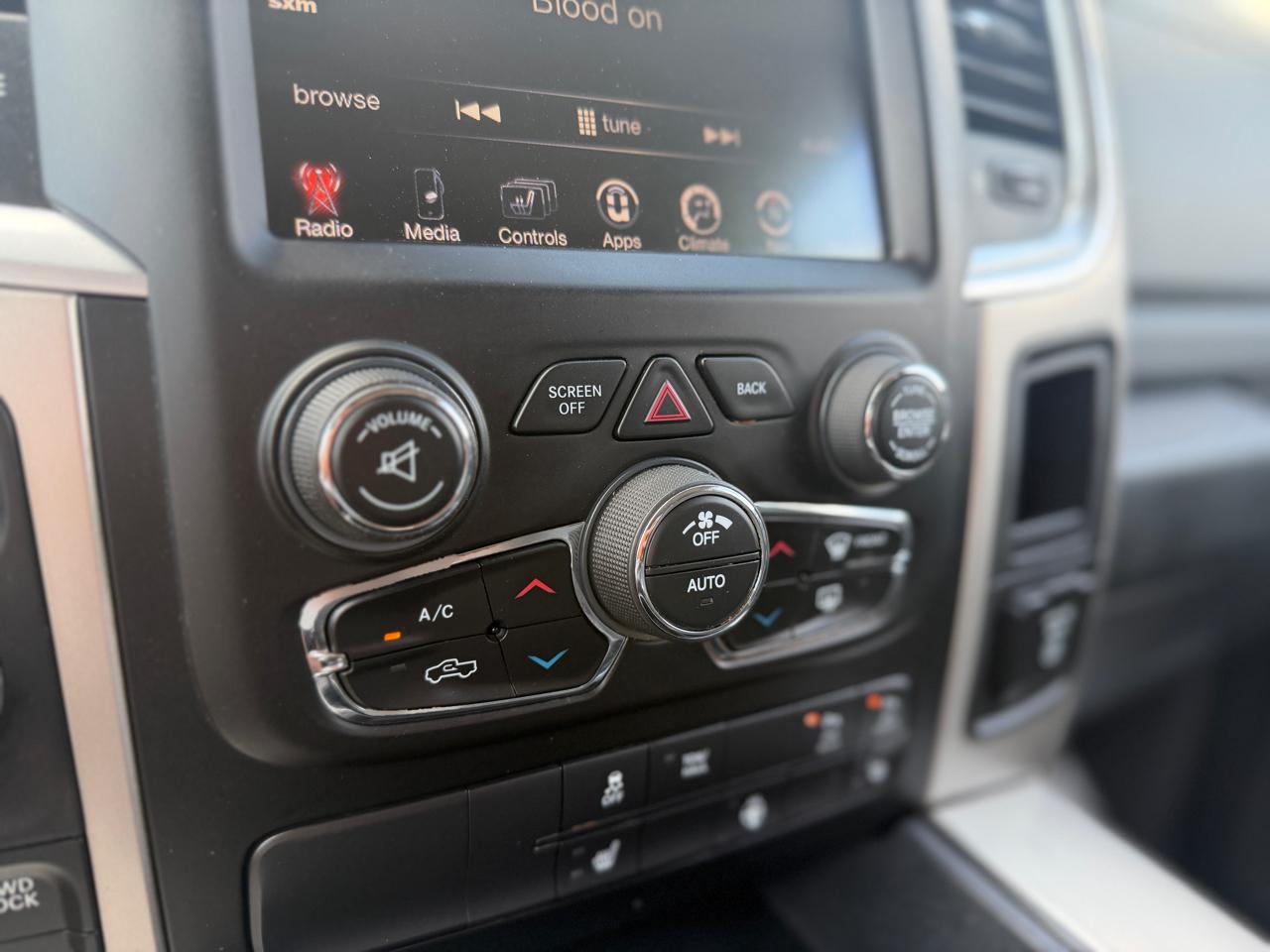RAM 1500 Big Horn Crew Cab 4WD 2017
